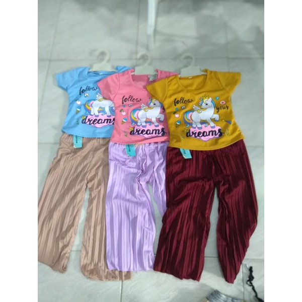 Setelan anak plisket