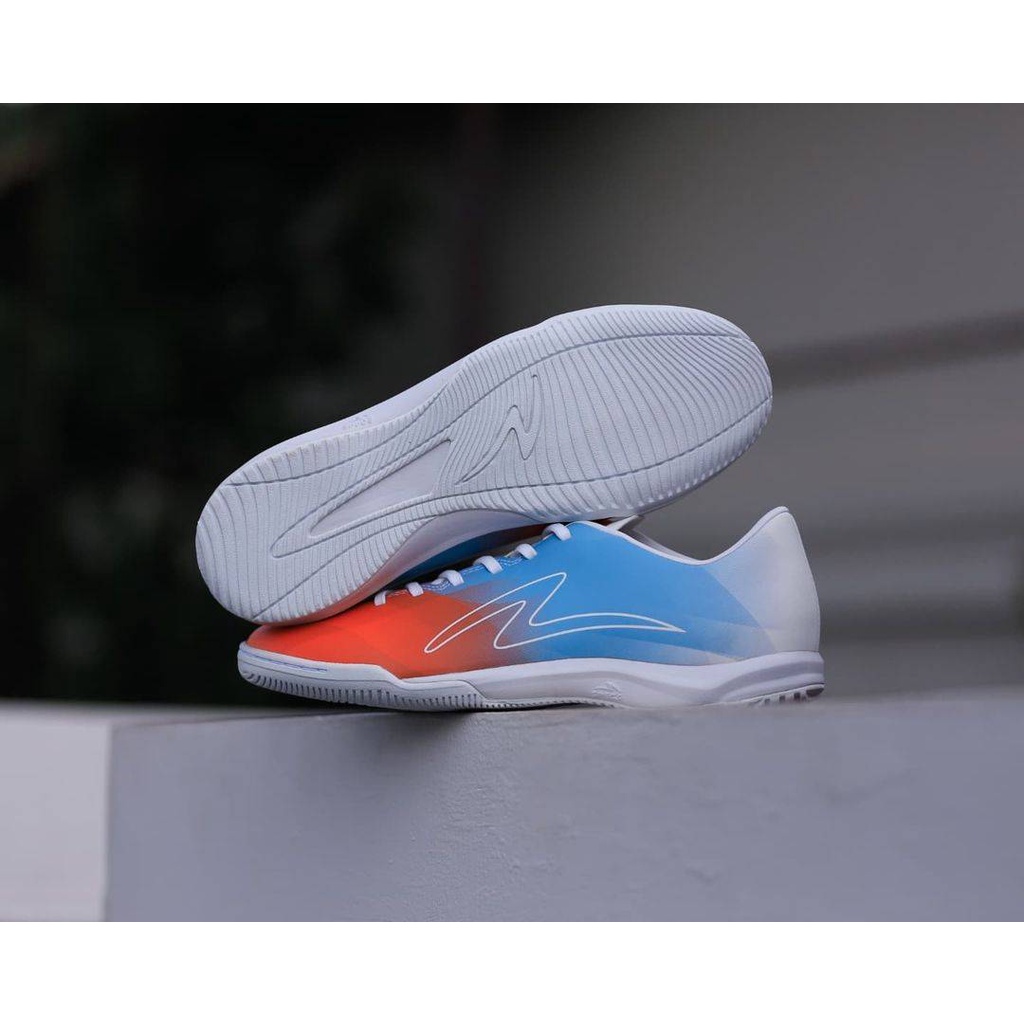 specs hypersonic red white in sepatu futsal