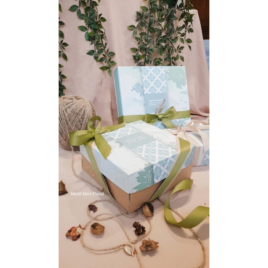 

BOX HAMPERS, TOPLES KUE, BAHAN KARDUS LEBARAN IDUL FITRI