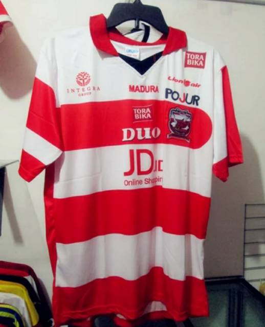 Jersey Madura United Home 2017 Liga 1 Gojek Traveloka Merah Printing Terbaru