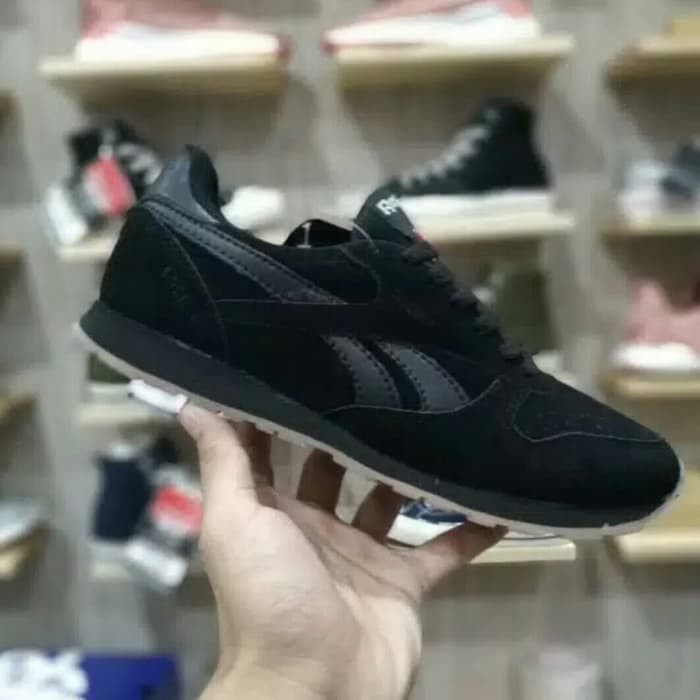 SEPATU REEBOK CLASSIC SUEDE BLACK GUM IMPORT MADE IN VIETNAM
