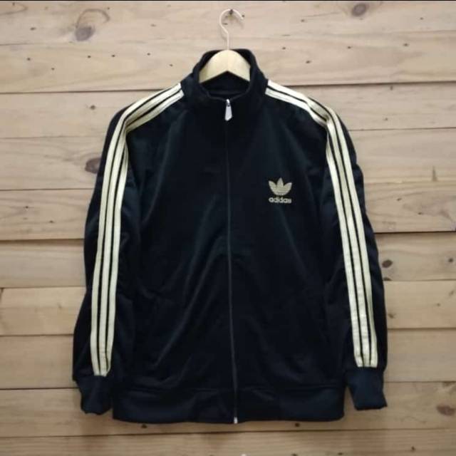 Jaket adidas tracktop hitam list gold