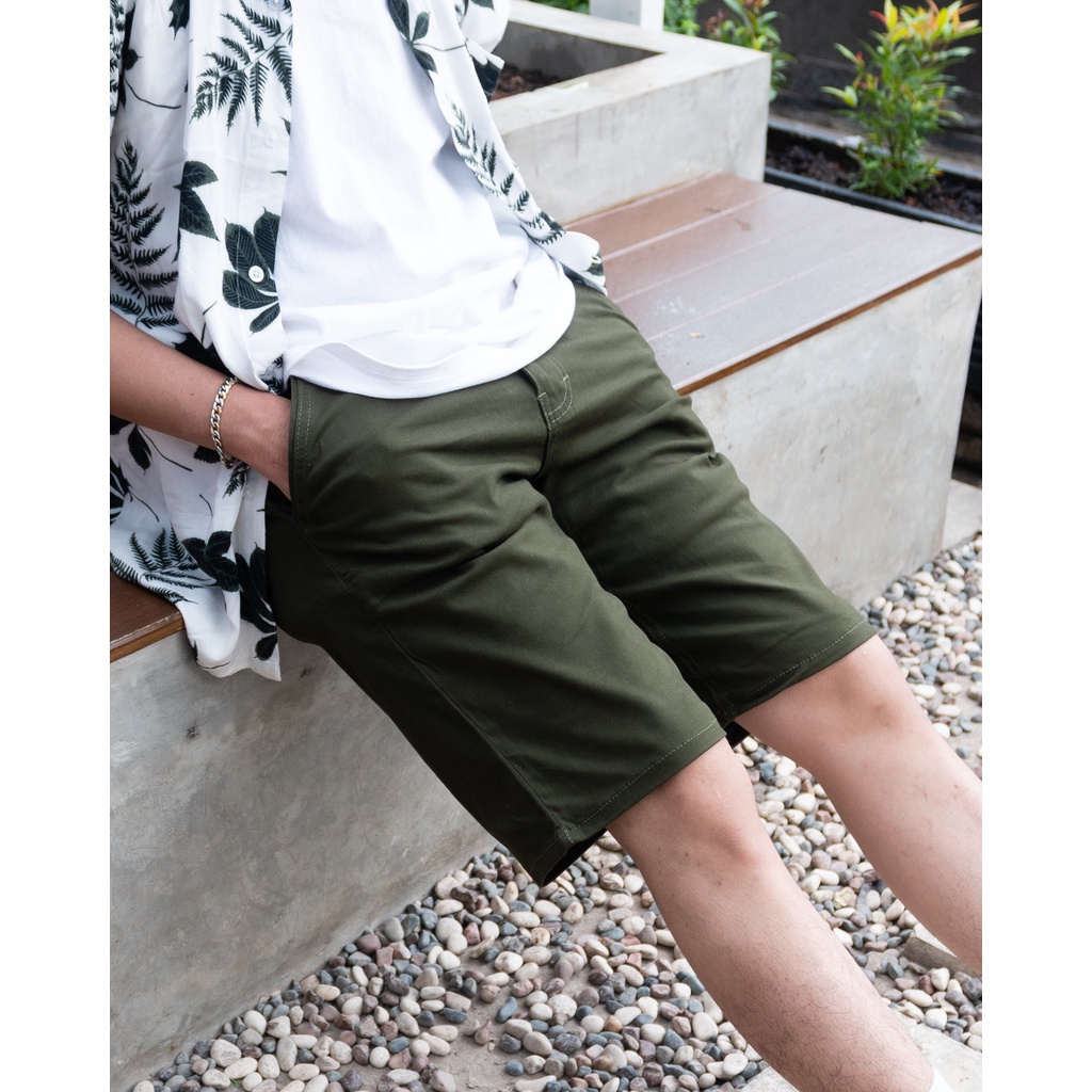 Gizmo Celana Chino Pendek Hijau Army