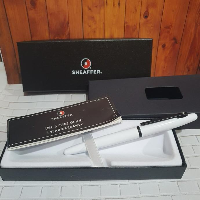 

Pulpen Sheaffer VFM Putih Glossy klip hitam Roller Ball Free Grafir Nm