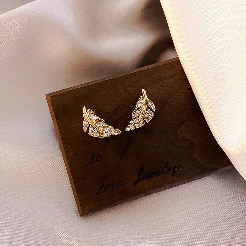 Indah dan serbaguna sterling silver jarum tertanam Berlian daun-shapepd stud anting-anting sederhana