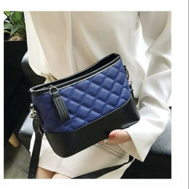 Tas sling bag yg banyak digunakan para artis kekinian