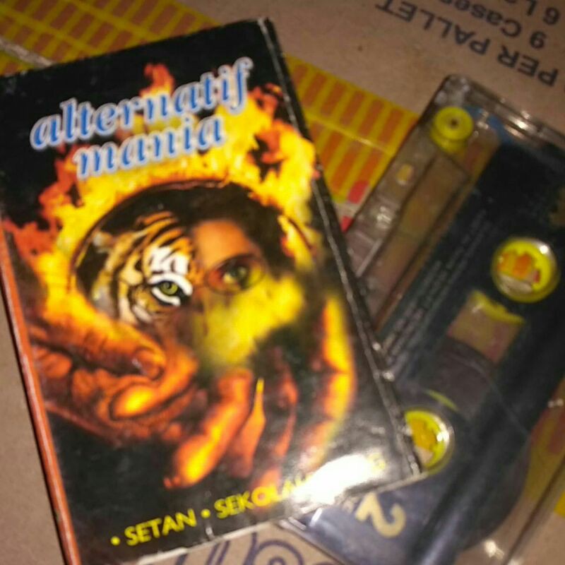 Kaset pita Alternatif mania - Kompilasi band alternatif.