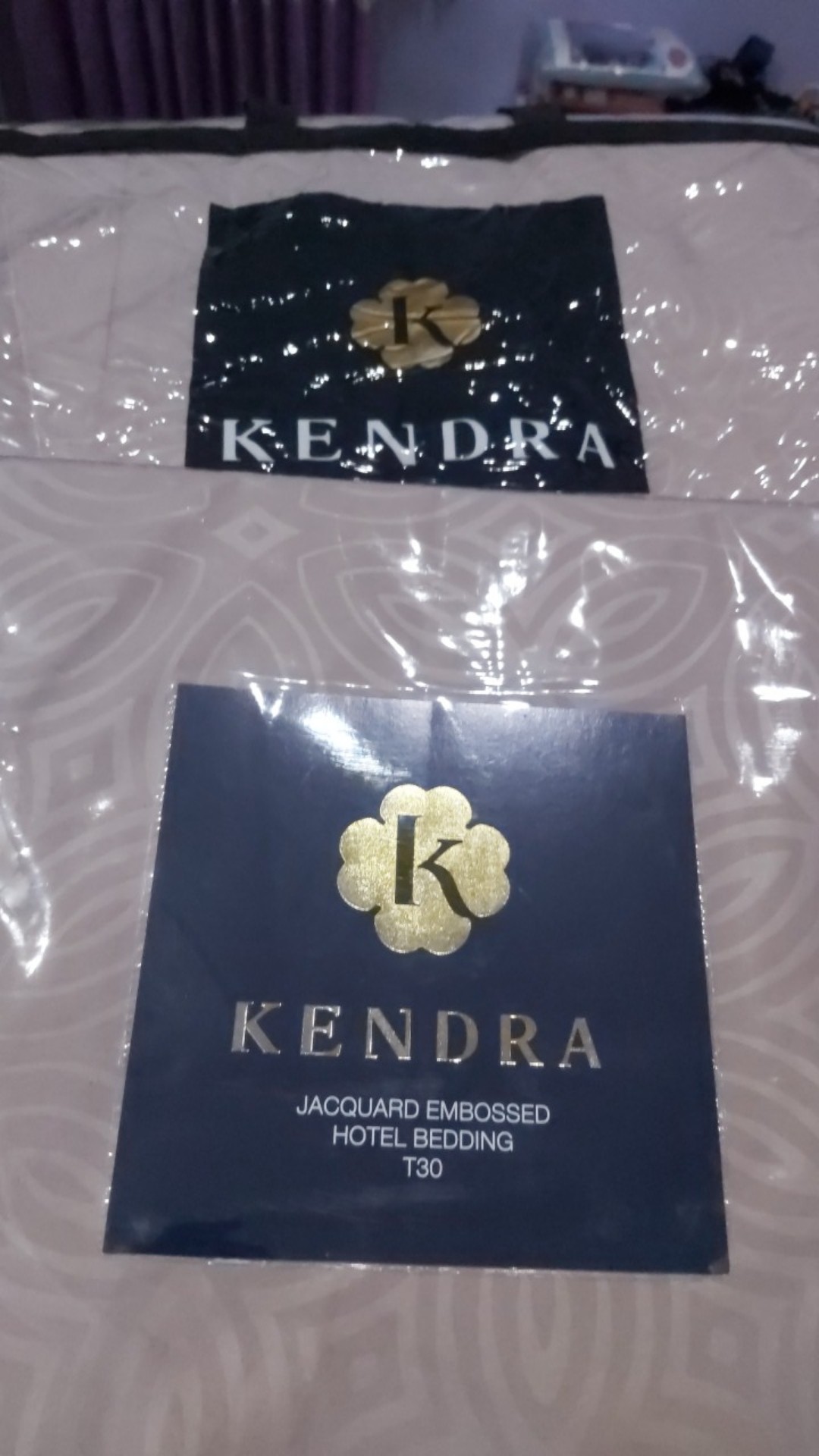 Bedcover + Sprei Kendra Polos 200x200 Tinggi 30 Warna Red White Coklat - Extra Super King 200 T30 Bc