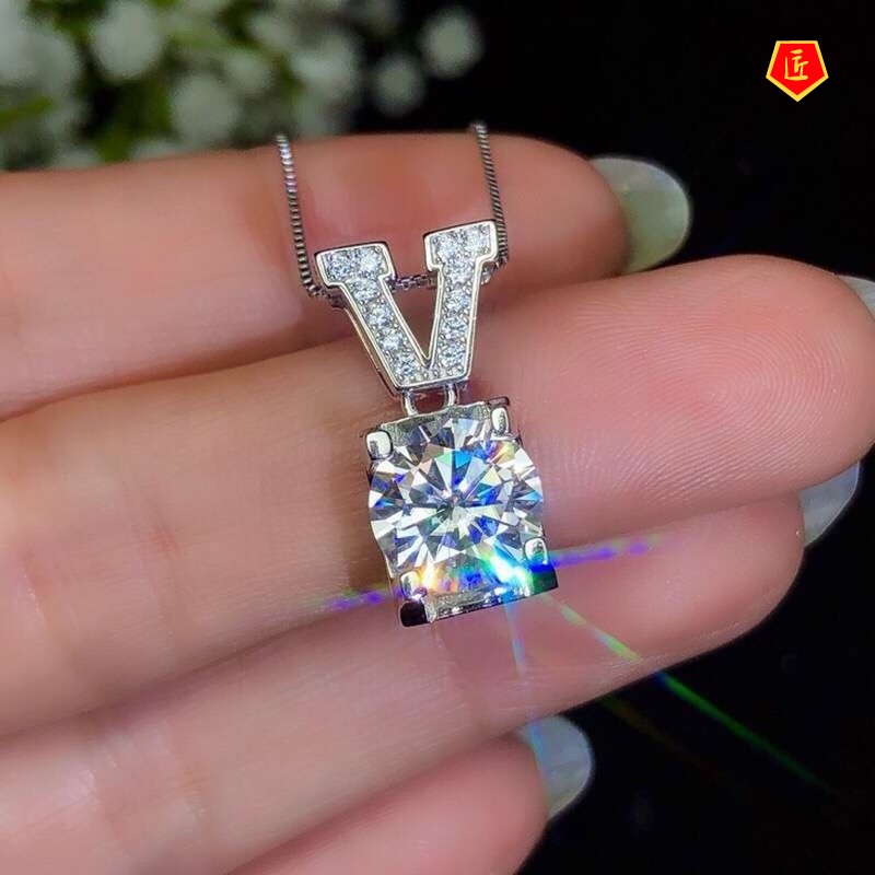 [Ready Stock]Pt950 Platinum Letter V Inlaid Zircon Pendant Female Fashion