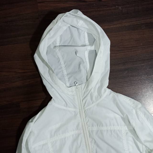 jaket windbreaker uniqlo