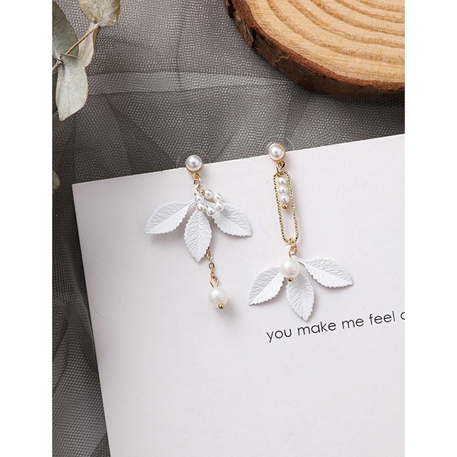 LRC Anting Tusuk Fashion White S925 Silver Pin Asymmetric Leaf Pearl Earrings F69732