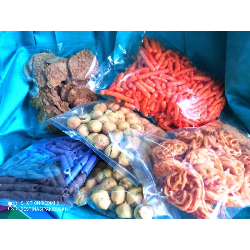 

Snack Cemilan Makanan Ringan Renyah Pedas Gurih Manis