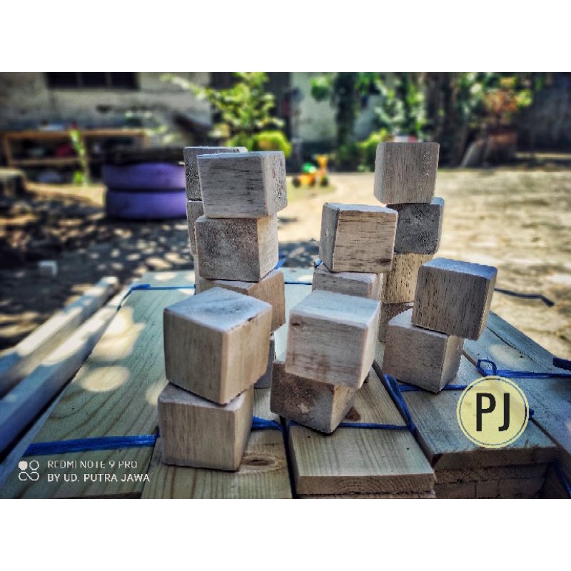 Balok Bentuk Dadu Mini/Kecil Kayu Sengon Ukuran 5×5×5 cm Halus Mulus Untuk Mainan , Hiasan, Dadu, Ga