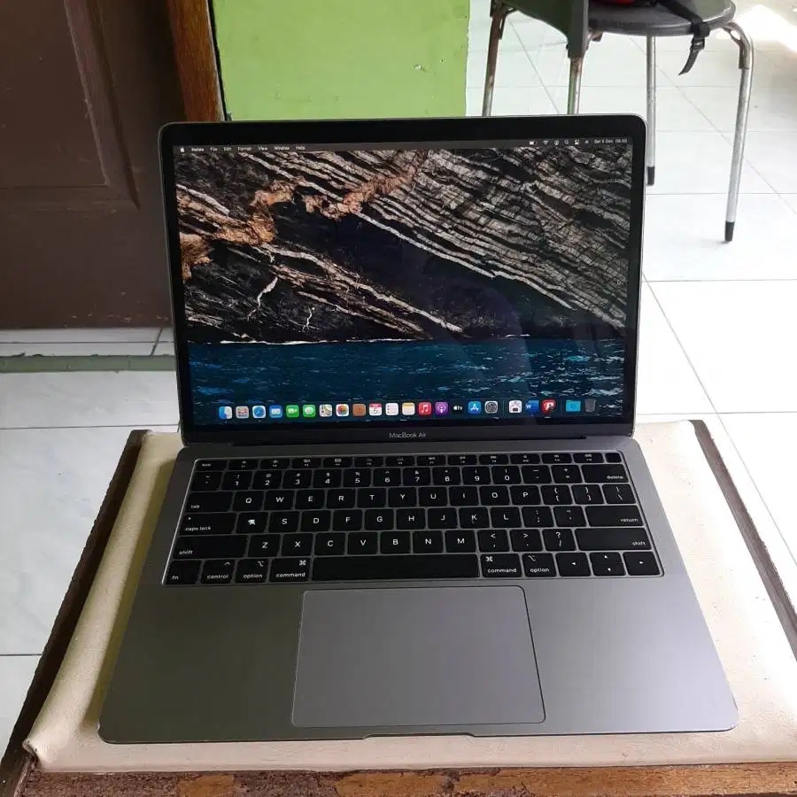 Laptop Macbook Air i5 RAM 8GB SSD 256GB bekas second