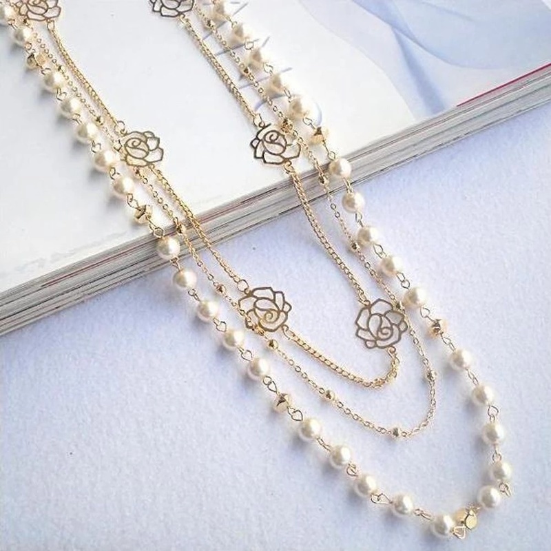 2021 New Fashion Luxury Long Camellia Pearl Necklace / Rose Flower Sweater Chain