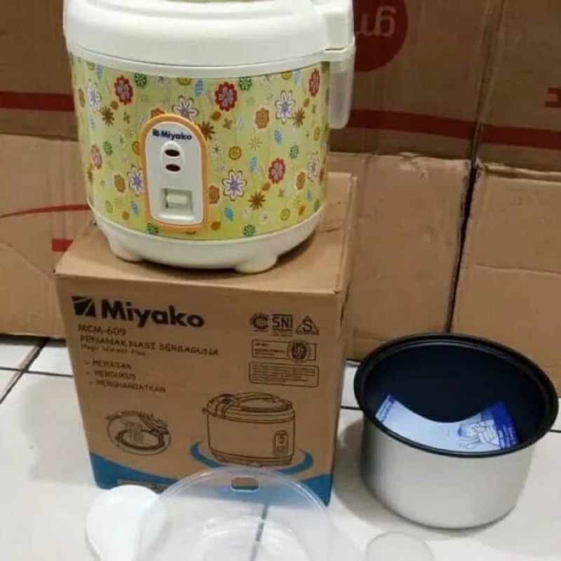 Magic Com Miyako Kecil 0.6 L Serbaguna