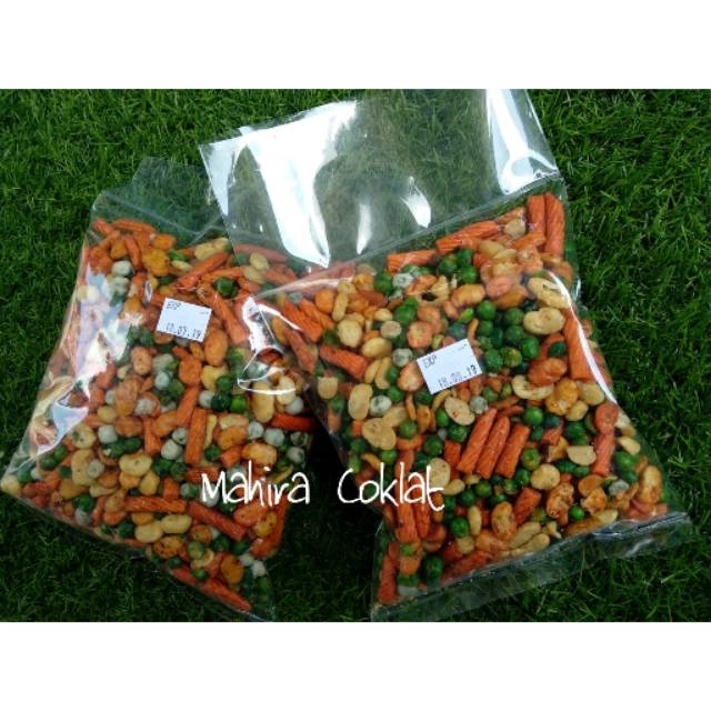 

Kacang campur 250gr / mixed nut / kacang koro / pang pang / kacang polong