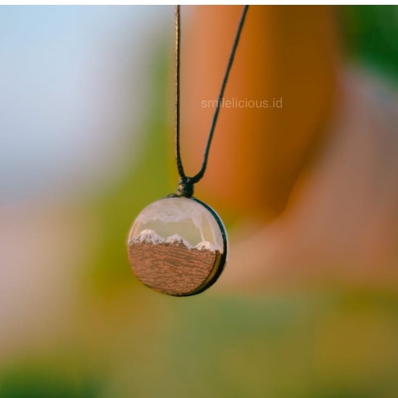 Smilelicious kalung tali resin "Everest" / Kalung Resin / Resin Gunung / Resin Bulat / Kalung Pria