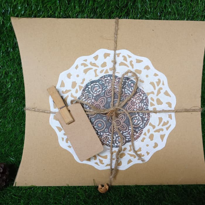 

READY STOCK PAKET PILLOW BOX/KOTAK KADO KARTON BATIK #04 PLT 31 X 23 X 6 CM