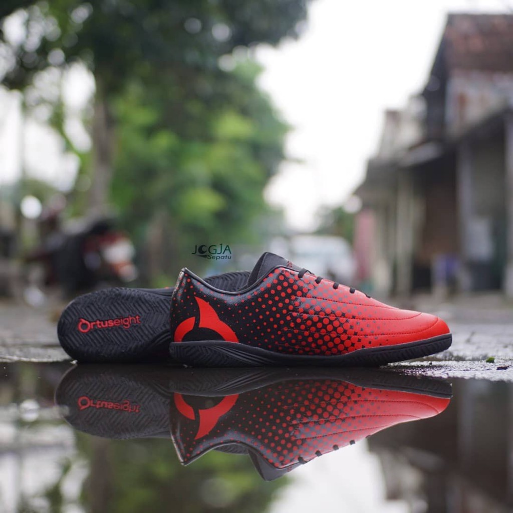 SEPATU FUTSAL ORTUSEIGHT UTOPIA IN - ORTRED/BLACK