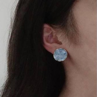 Anting Klip Tanpa Tindik Bentuk Bulat Asimetris Warna Biru Untuk Wanita