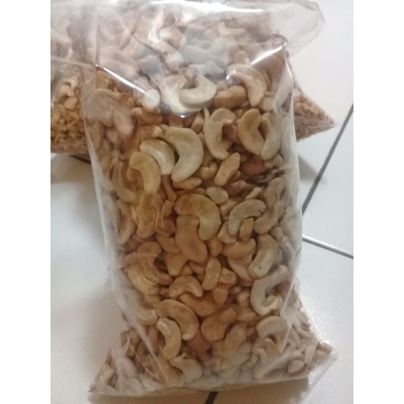 

kacang mede belahan mentah