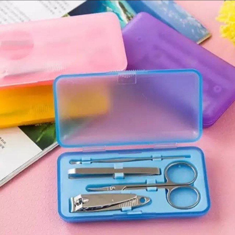 Manicure Set 4 in 1 Lengkap Gunting Kuku Capit Pinset Korek Telinga Stainless Mini Travelling