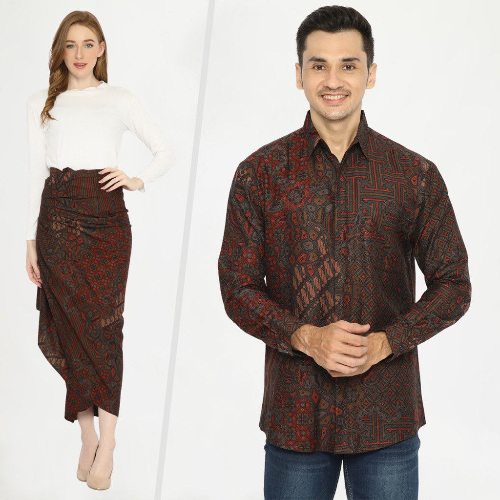 BATIK COUPLE MODERN  Kemeja Rok Lilit Instan Batik Pria Lengan Panjang Slimfit Premium Hitam Merah 728792 Cap 72 - Baju Kemeja Atasan Pakaian Batik Couple Cople Pria Cowok Laki Laki Remaja Keluarga Lengan Panjang Modern Slimfit Premium Kekinian