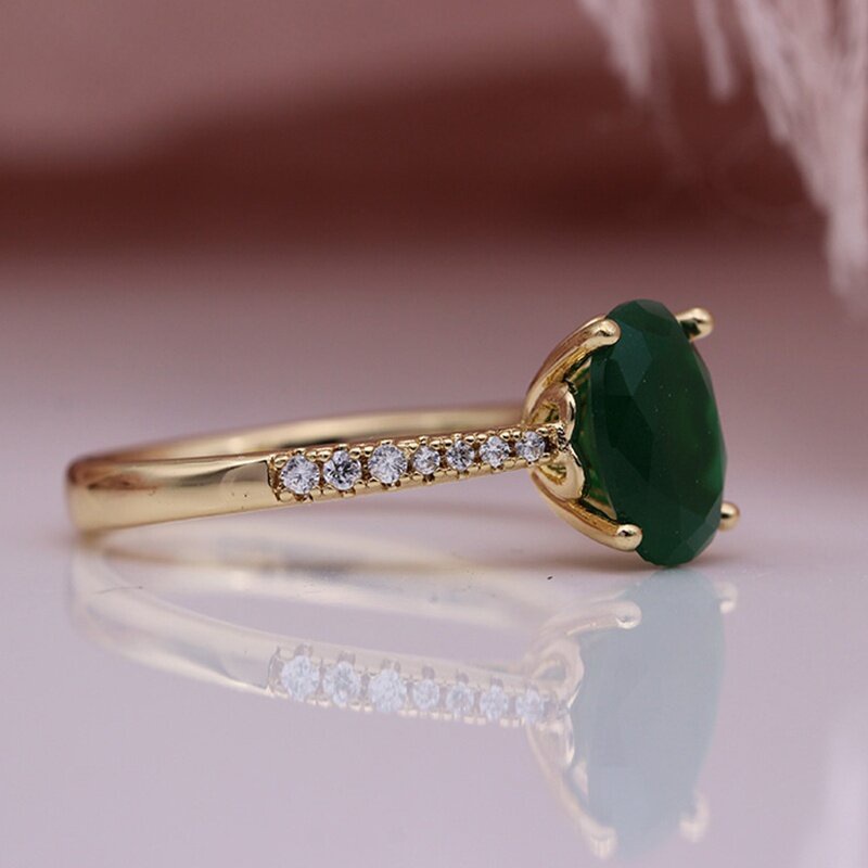 Cincin Zircon Oval Hijau Bahan Alloy Gaya Klasik Untuk Wanita