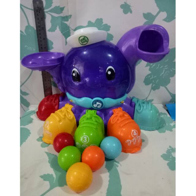 LEAPFROG
peek-a-shoe talking octopus