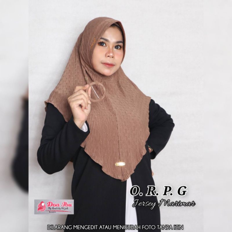 DOI Hijab instan plisket free gesper Doa Ibu