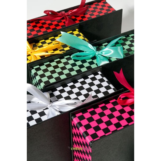 

Box Kado / Box Motif Catur / Hardbox / Size Large