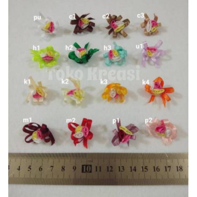 Bunga aplikasi pita satin