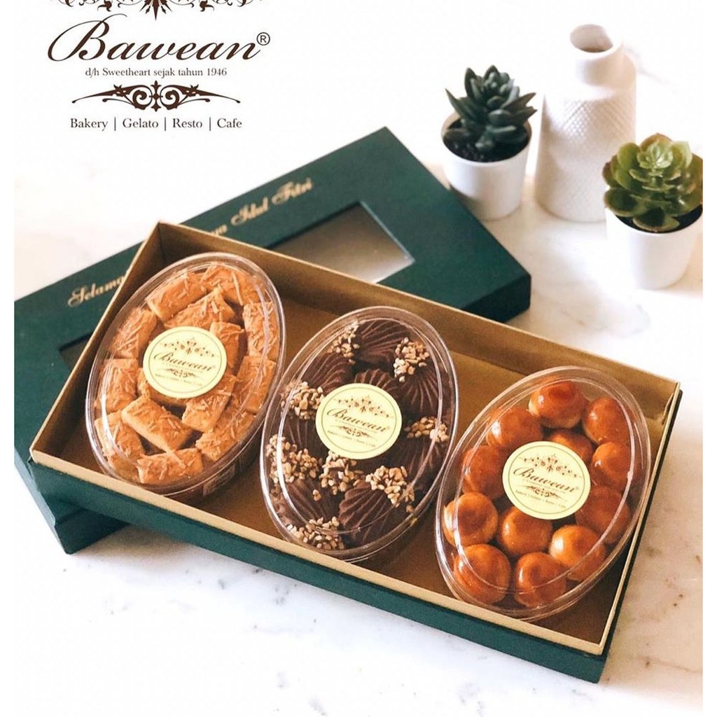 

3 OVAL COOKIES BAWEAN SWEETHEART HAMPERS PARCEL LEBARAN IDUL FITRI EID MUBARAK RAMADAN PAKET PACKAGE FESTIVE SEASON CNY IMLEK CHINESE NEW YEAR MAKANAN TRADISIONAL MOONCAKE ORNAMEN HIASAN AUTHENTIC ORIGINAL KULINER JAJANAN CEMILAN DESSERT SNACK festive