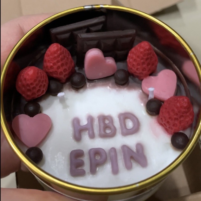 strawberry choco cake candle lilin korea aromaterapi scented gift kado ultah wisuda anniv aesthetic