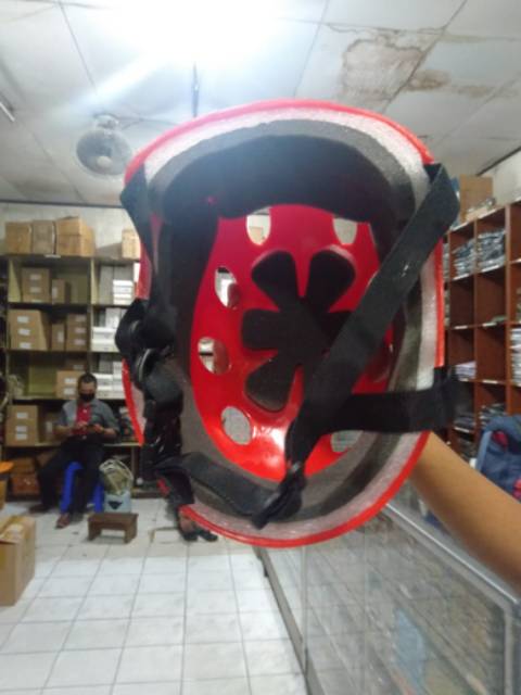 Helm APD dengan Pelindung Wajah