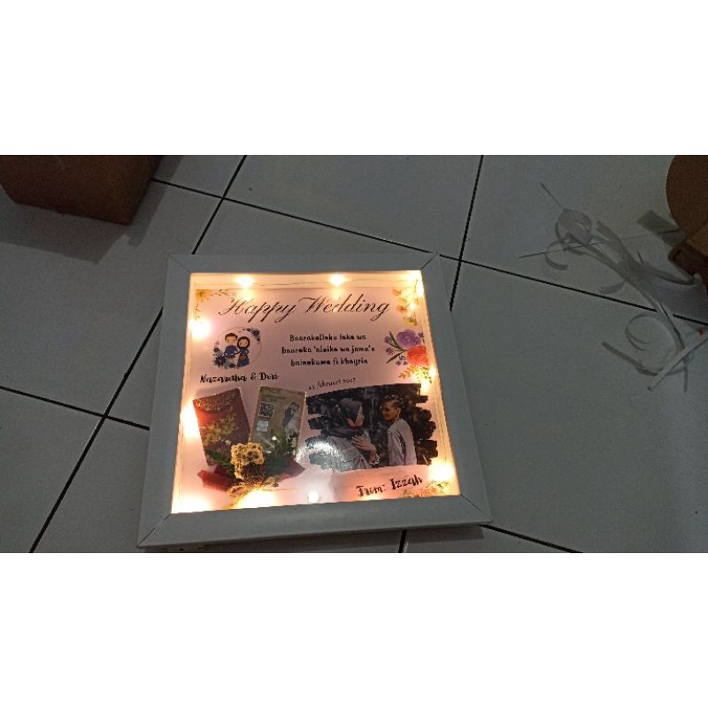 bingkai 3D isi buket bunga kering