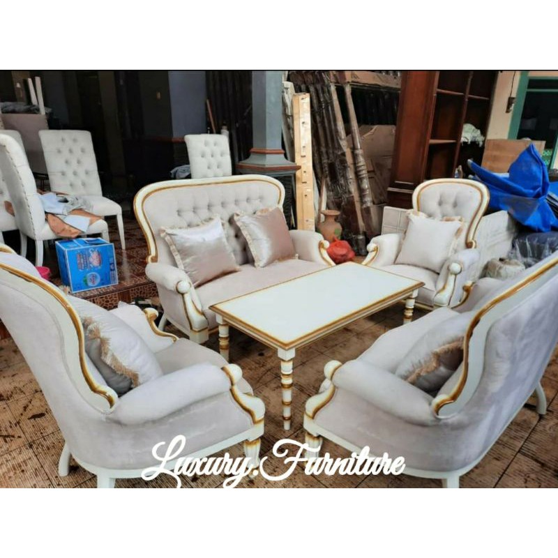 set sofa tamu minimalis 3211 dudukan kain bludru warna kombinasi duco putih dan emas