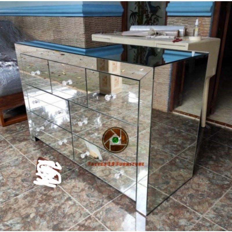 Nakas Kaca, Bufet Kaca