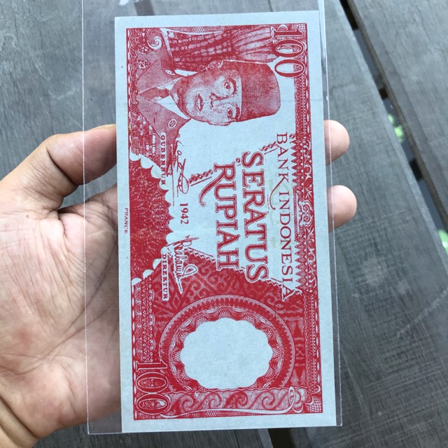 Uang Kuno 100 Rupiah Soekarno Tahun 42