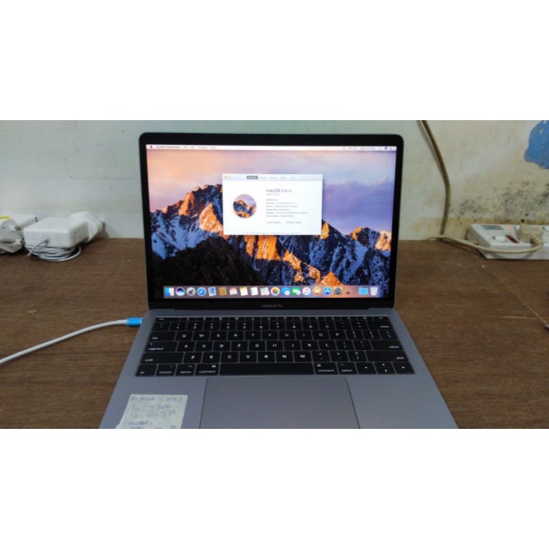 OBRAL ..MEC PRO RETINA 13 IN 2016(TWO THUNDER PORT).RAM 8 .SSD 128 .CORE I5..MULUS . WARNA SILVER