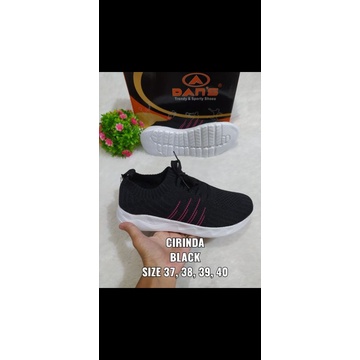 sepatu dans dewasa