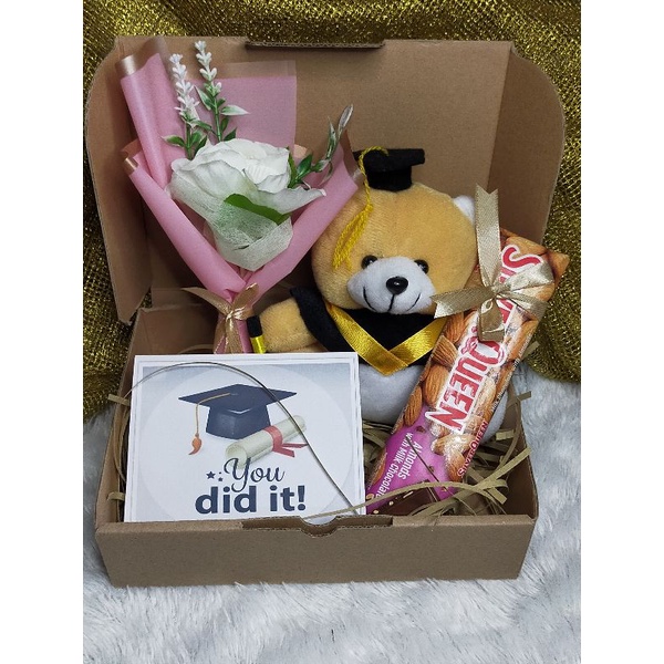 

Hadiah wisuda cewek/cowok