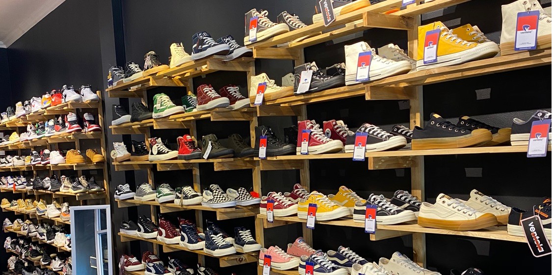 Toko Online Gudang Sepatu Lokal | Shopee Indonesia