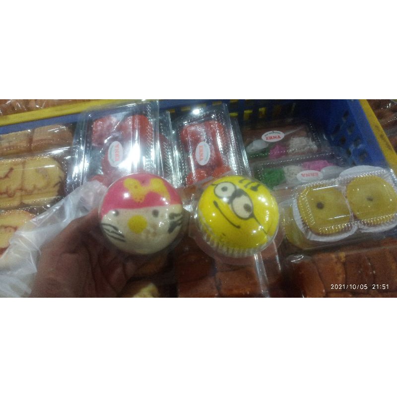 

KUE BOLU KARAKTER / BOLU KARAKTER DORAEMON, KEROPI, ANGRY BIRD, DLL