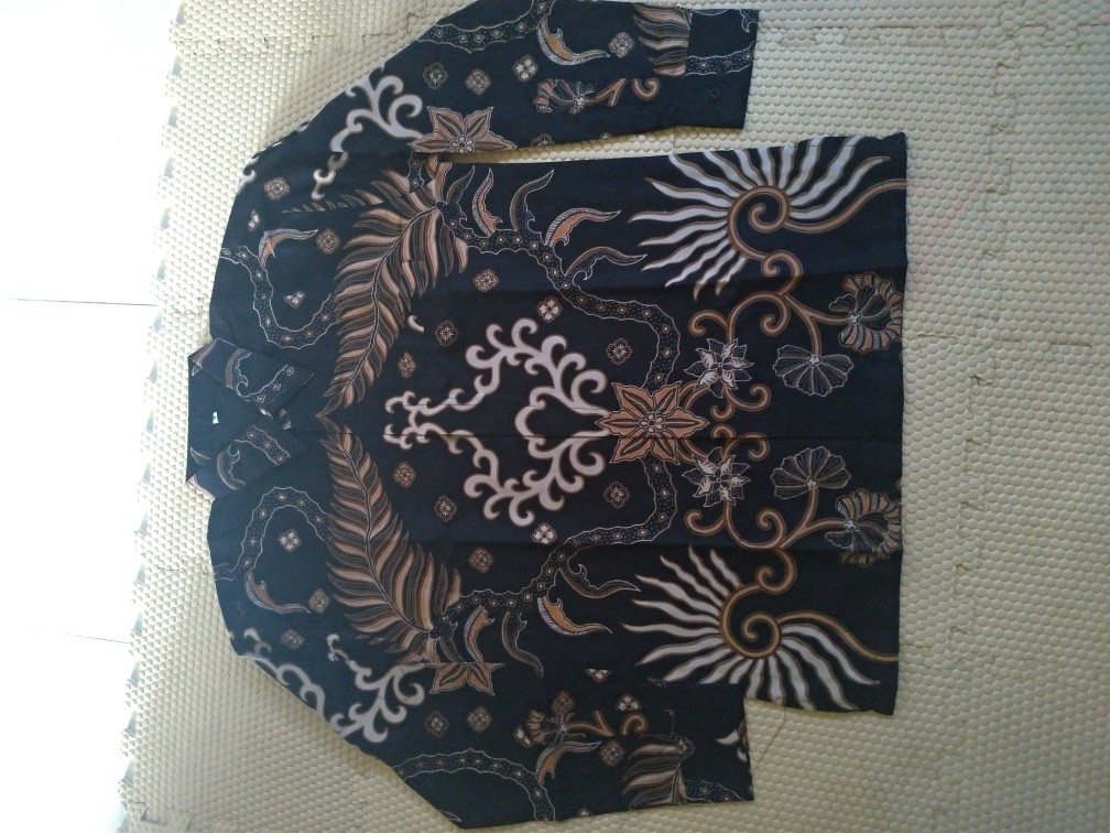 Kemeja Batik Pria Lengan Panjang Lapis Furing Hitam Merah Hijau Krisna