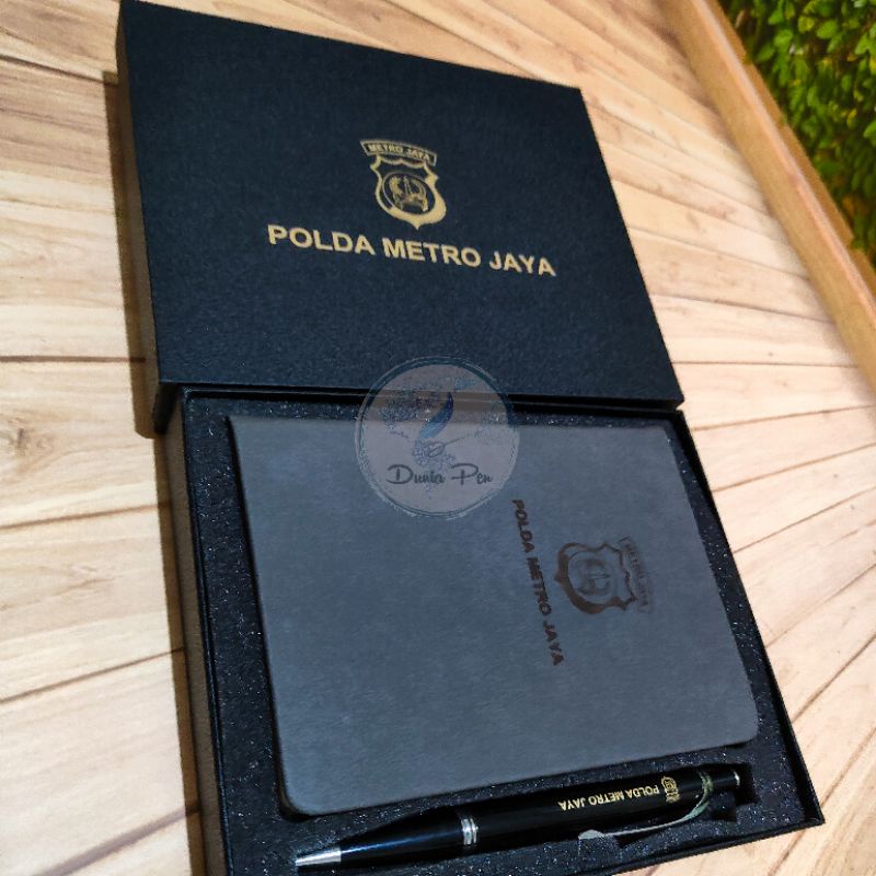 

qwe Giftset Elegan Pulpen metal dan Notes A6, Souvenir Promosi, Kado dan Hadiah Acara Hampers