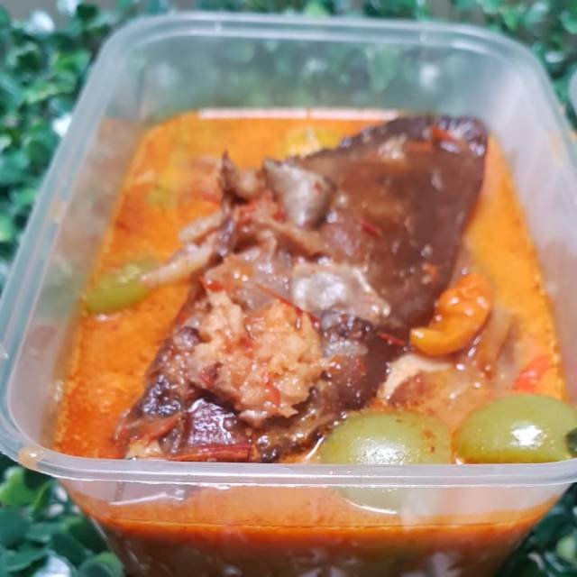 

Mangut iwak pe (ikan pari ) + ikan gabus asap siap saji dan frozen