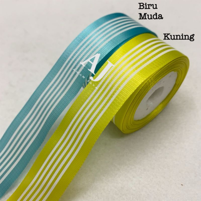 

Pita Kado Dekorasi Kain Motif Garis Garis Stripe Putih 1 Inch / 2,5 cm