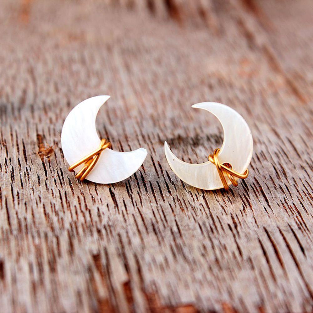 Needway Moon Stud Earrings Kepribadian Temperamen Hadiah Sederhana Shell Perempuan Indah Aksesoris Telinga Drop Earrings Wanita Earrings